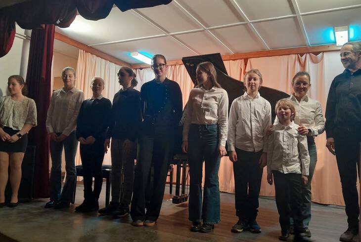 Csod�latos dallamokkal k�sz�nt�tt�k a tavaszt Lesencefalun